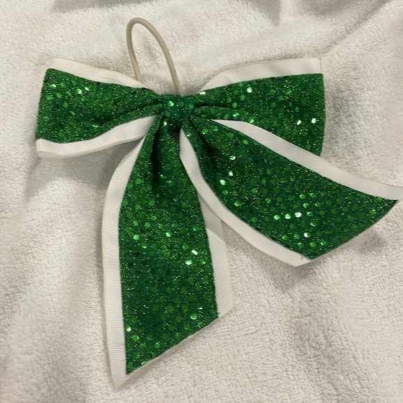 Sparkly Bows - Picture 5 of 6